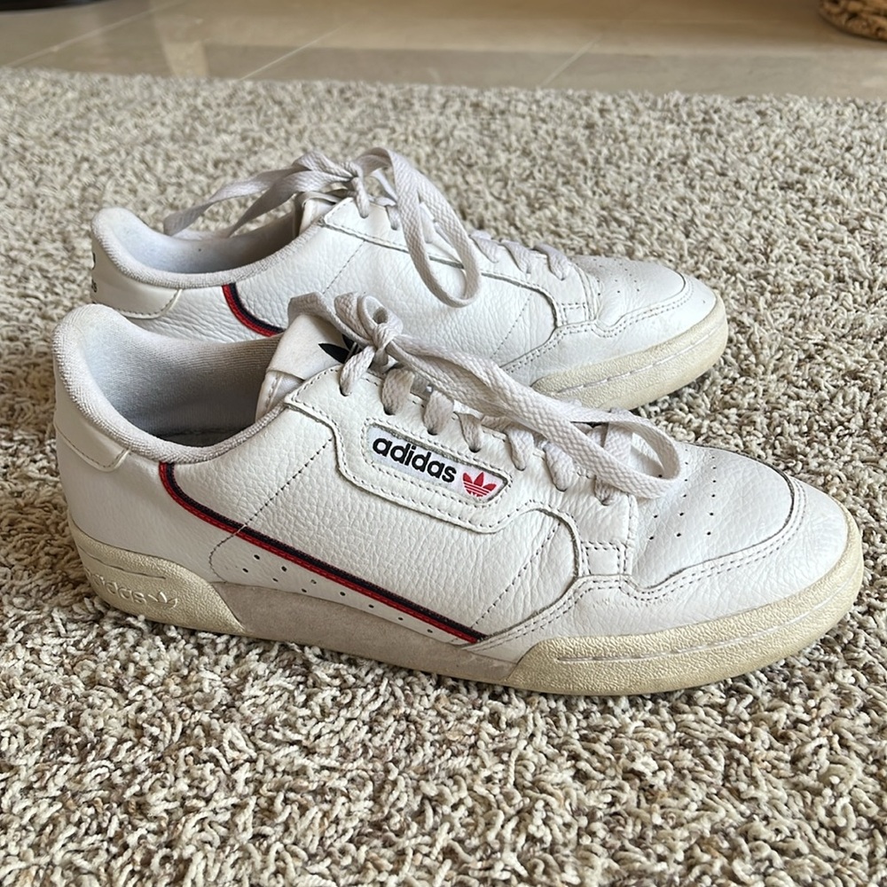 adidas Continental 80, US Men’s 8 (women’s 10)
White Scarlet Navy